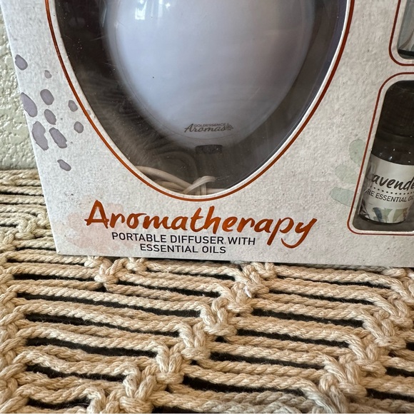 Goldessence Aromas Aromatherapy Portable Diffuser with Easential Oils - Picture 3 of 10